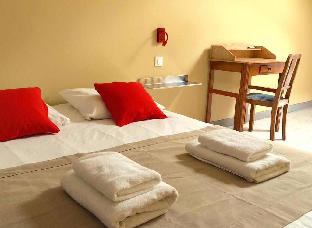 L'Estaminet Hotel Mazille Bagian luar foto